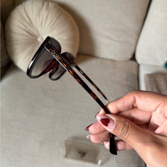 Quay Tortoise Shell Sunglasses - Picture 4 of 7